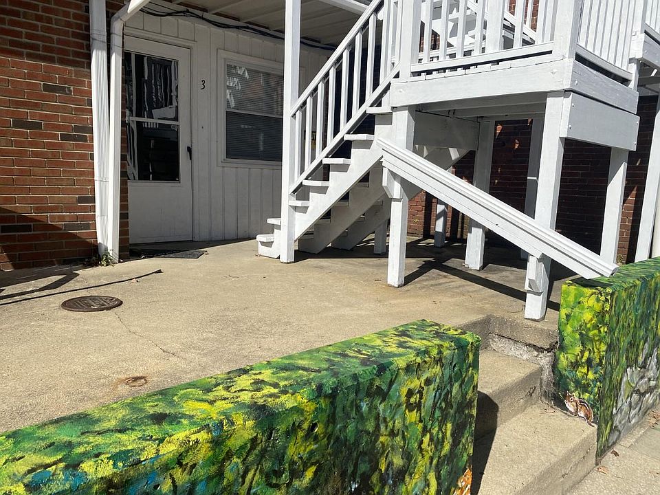 1st image of 109 N Sale St #2