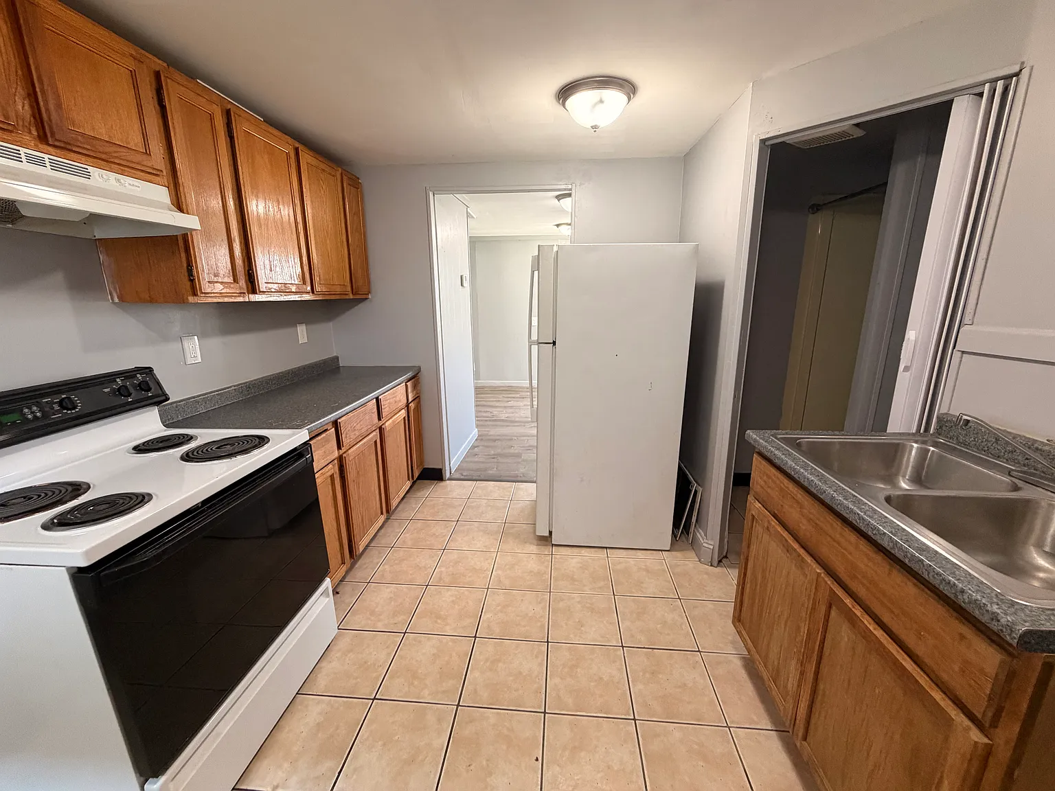 2 bed, 400 sqft, $900 — Photo 2