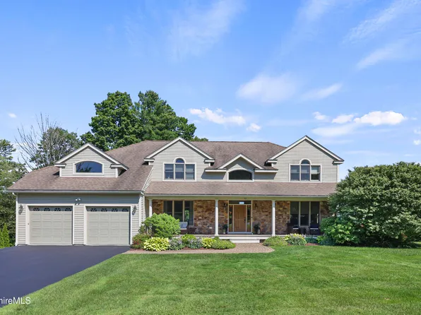 35 Meadow Ridge Dr, Pittsfield, MA 01201