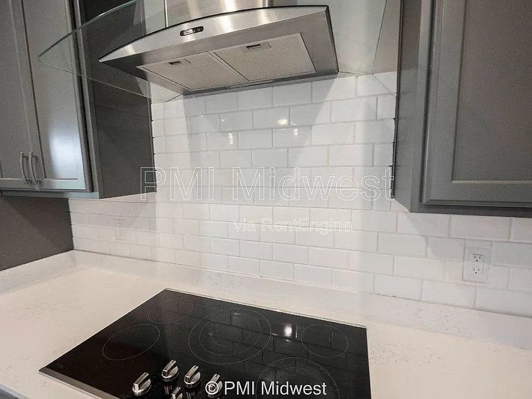 2952 W New York St — Photo 17