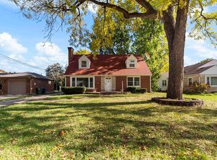 1115 N 4th St, Clinton, IA 52732