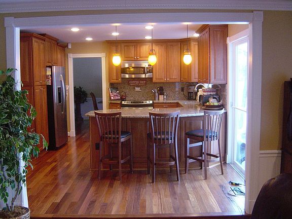 Renovated Kitchen/Bar