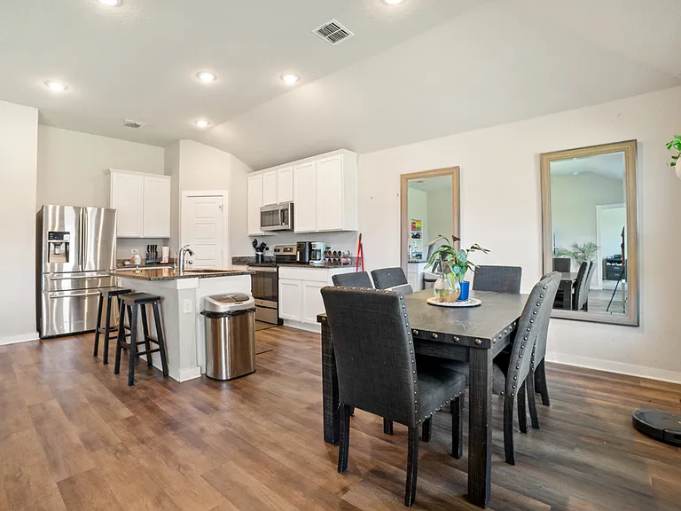 6907 Emerald Valley — Photo 3