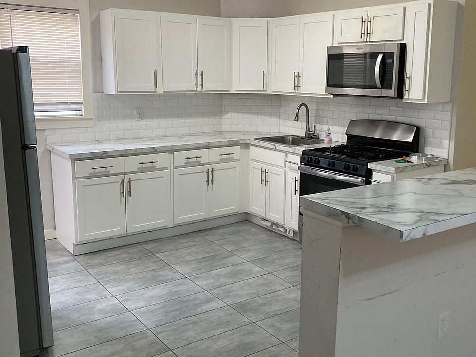 1st image of 319 21st St APT 2