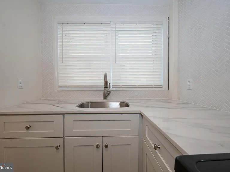 717 Miller St — Photo 45