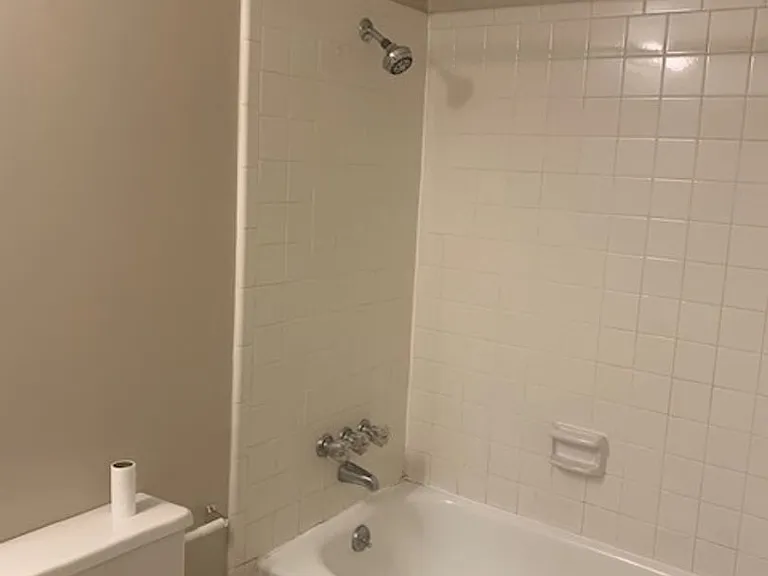 28 Summercreek Dr — Photo 2