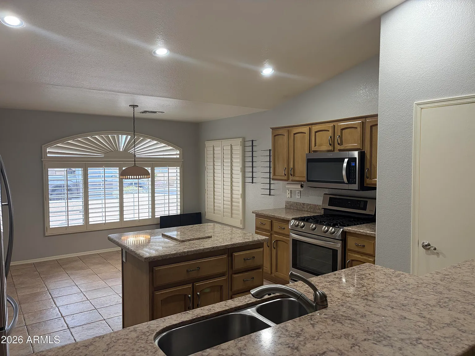 2 bed, 2.0 bath, 1829 sqft, $2,300 — Photo 4