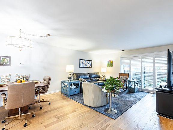 3rd image of 3533 Amberacres Dr Unit 105