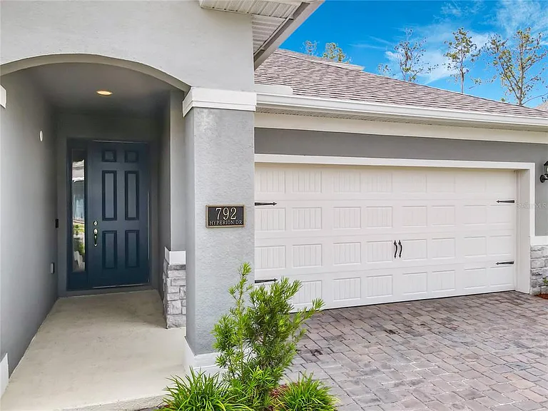 792 Hyperion Dr — Photo 4