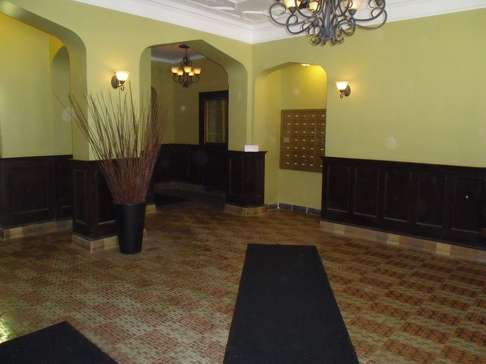 1st image of 846 W Montrose Ave APT 408