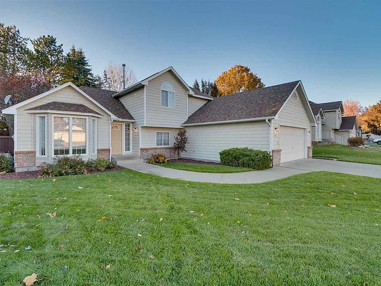 2104 S Century Ct — Photo 1