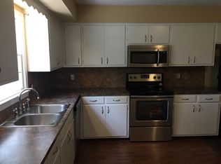 8529 Lakeview Dr, Omaha, NE 68127