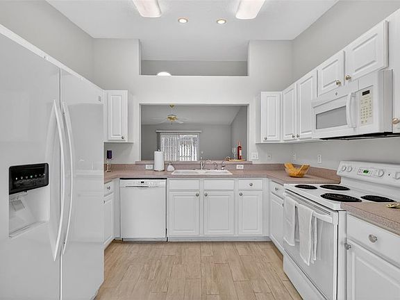 3rd image of 8907 SE 141ST LOOP