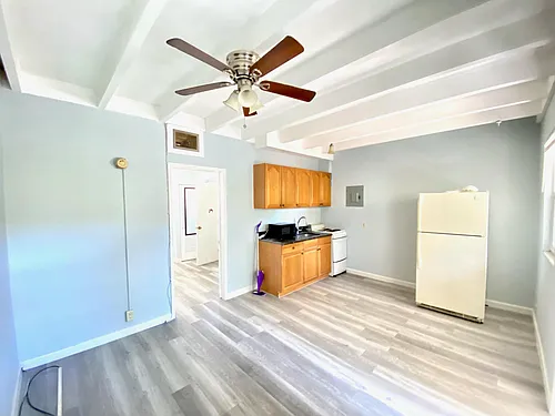 527 48th St #2 Photo 1