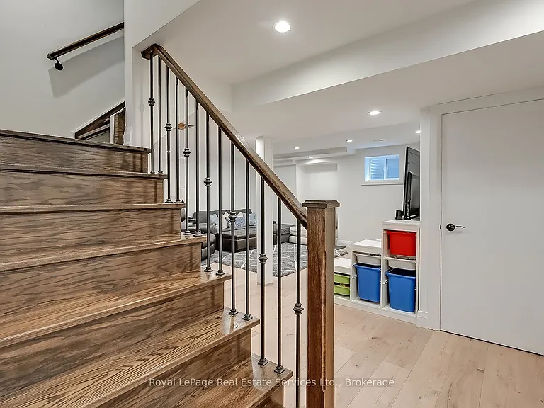 1484 Princeton Cres — Photo 23