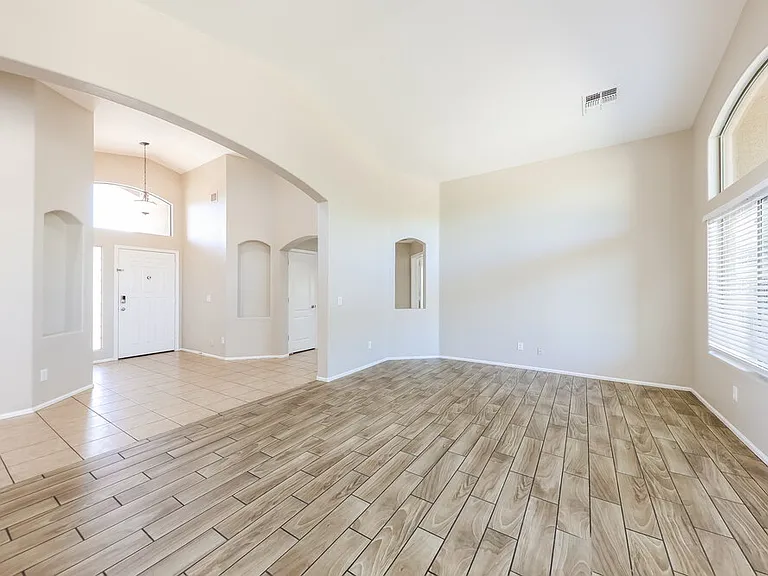 8328 S 48th Dr — Photo 6
