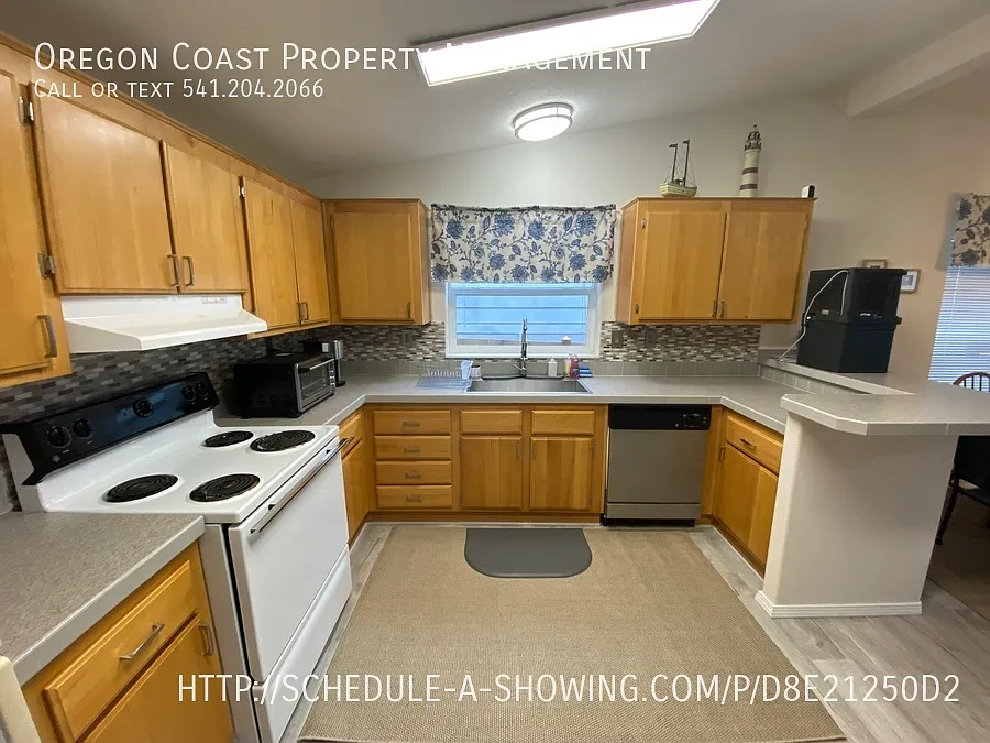 2 Bedroom 2 Bathroom Furnished Home in Newport — Photo 2
