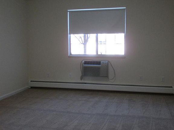 5th image of 10 Tanglewood Ln APT 403