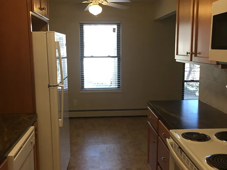 Updated 2 Bedroom Townhome for Rent in Loveland: Shared Garage, Patio, Washer/Dryer Hookups — Photo 3