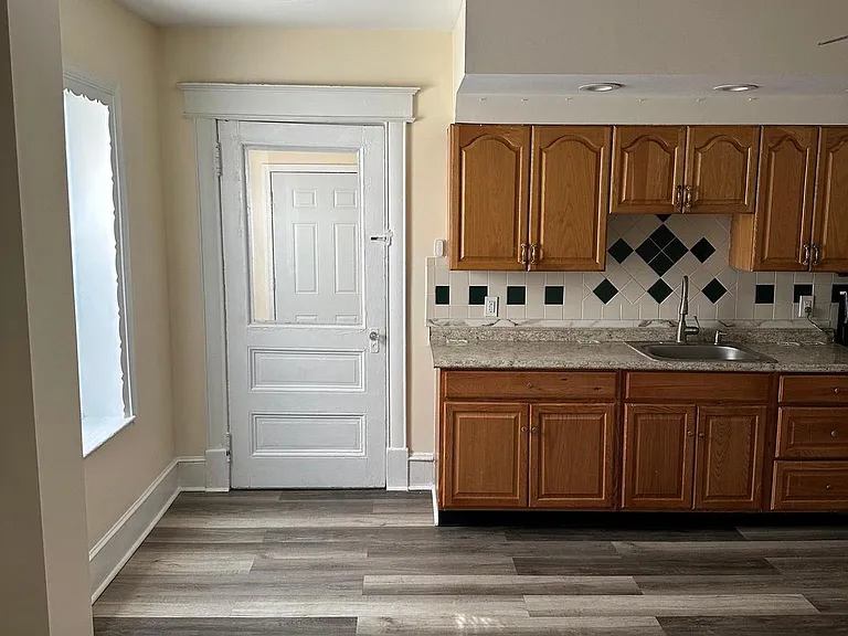 23 S Dean Ave — Photo 11