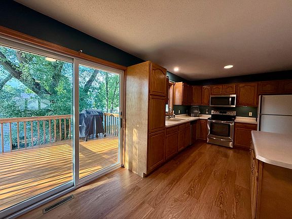 5th image of 210 Ridgecrest Dr