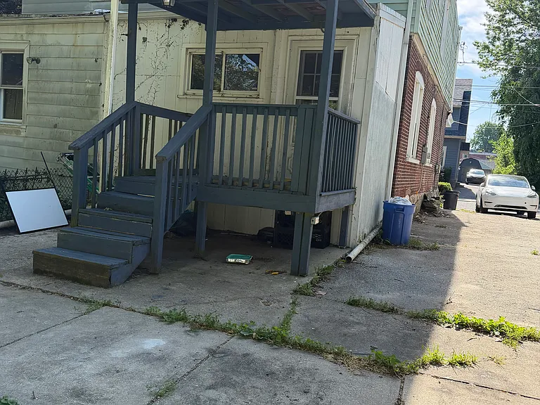 1121 Woodside Ave — Photo 10
