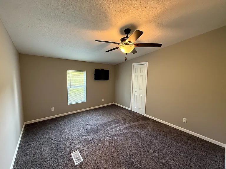 5693 E US Highway 40 — Photo 14