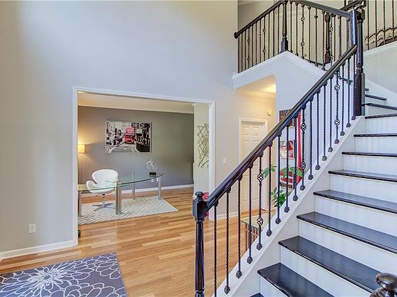 5th image of 915 Springrock Dr