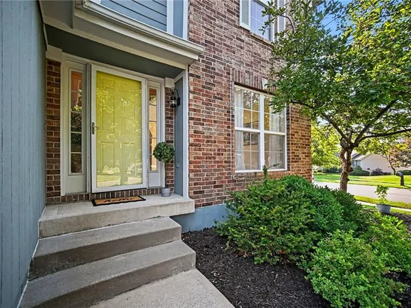 1058 Maple Woods Ter, Liberty, MO 64068