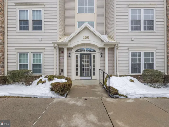 200 Evodia Cir APT 204, Warrington, PA 18976