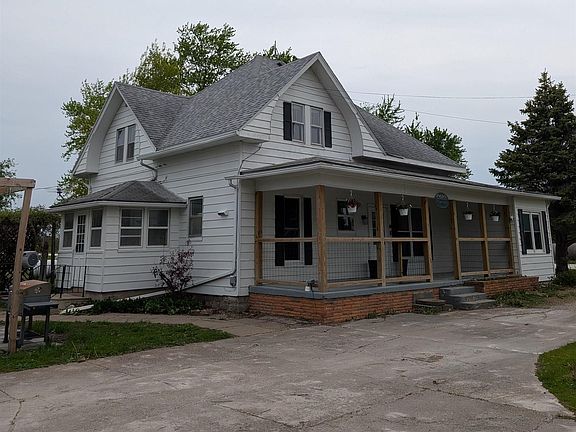 3rd image of 1185 Redwood Ave