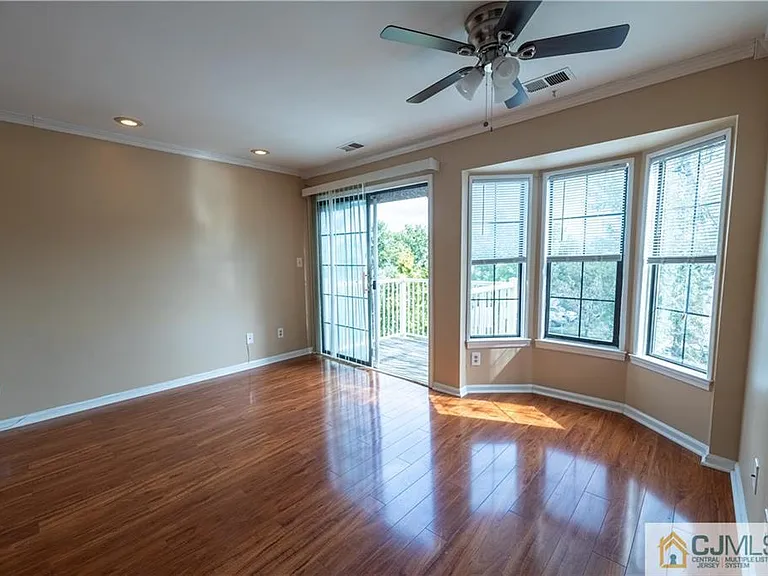 336 Cozzens Ct — Photo 17