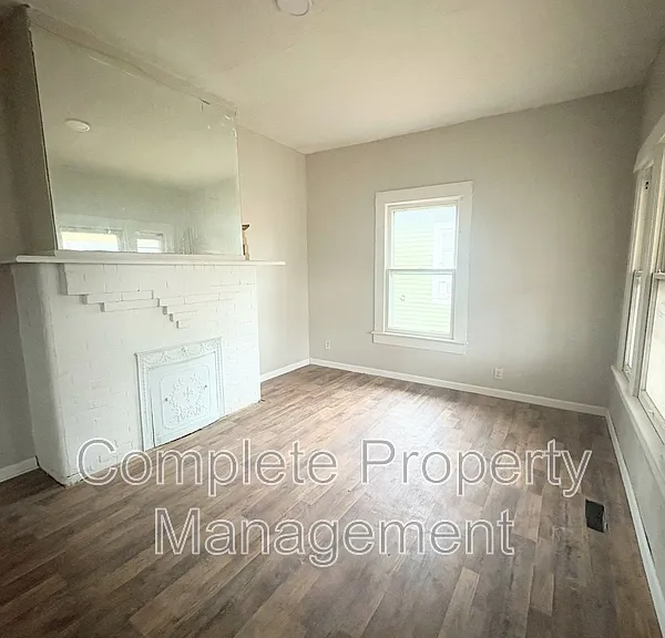 608 Fulton Ave SW — Photo 2