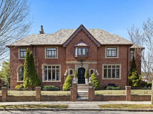 98 Carlton St, Brookline, MA 02446