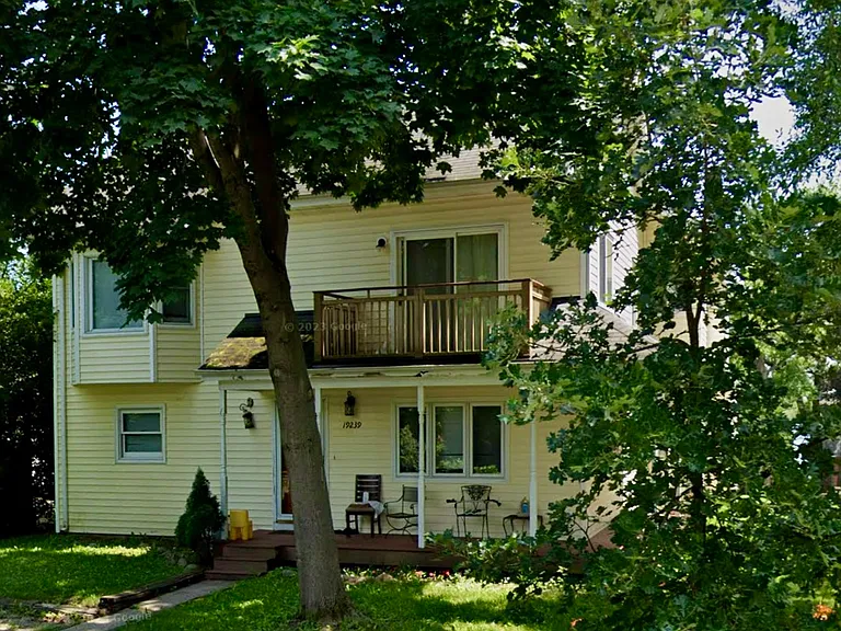 Front view of the house.