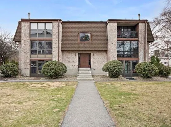 1 Greenbriar Dr APT 306, North Reading, MA 01864