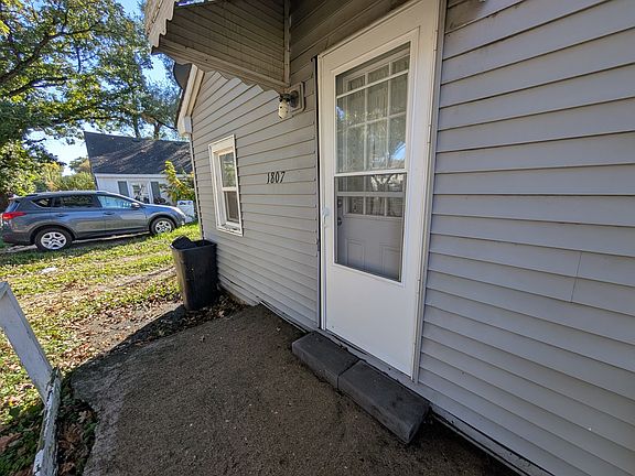 3rd image of 1807 Poplar St