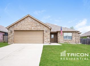 332 Valley Dr, Aubrey, TX 76227