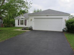 336 Georgetown Dr, Cary, IL 60013