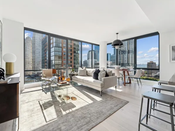 155 Bay Street image 6 of 29