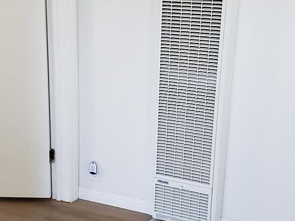 4th image of 10009 Maple St