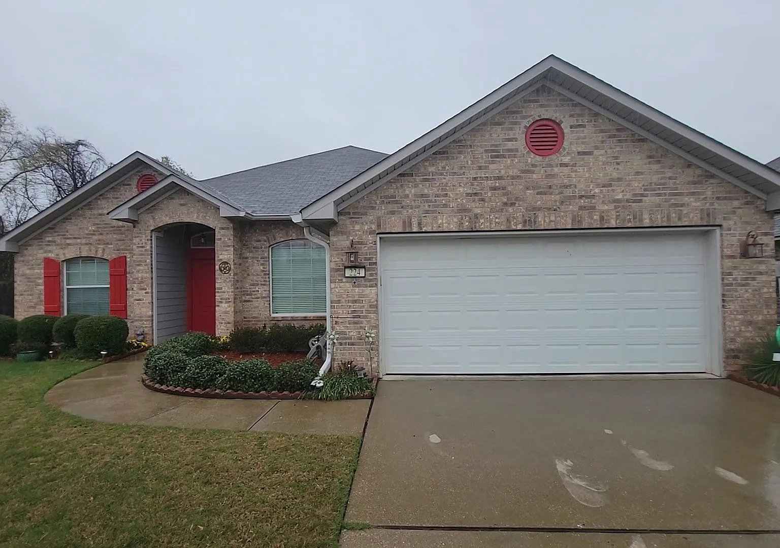 3 Bedroom 2 Baths 2008 sq/ft in Savannah Place — Photo 1