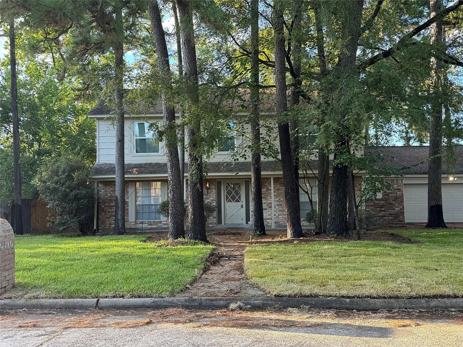 4 bed, 2.5 bath, 2436 sqft, $2,600 — Photo 2