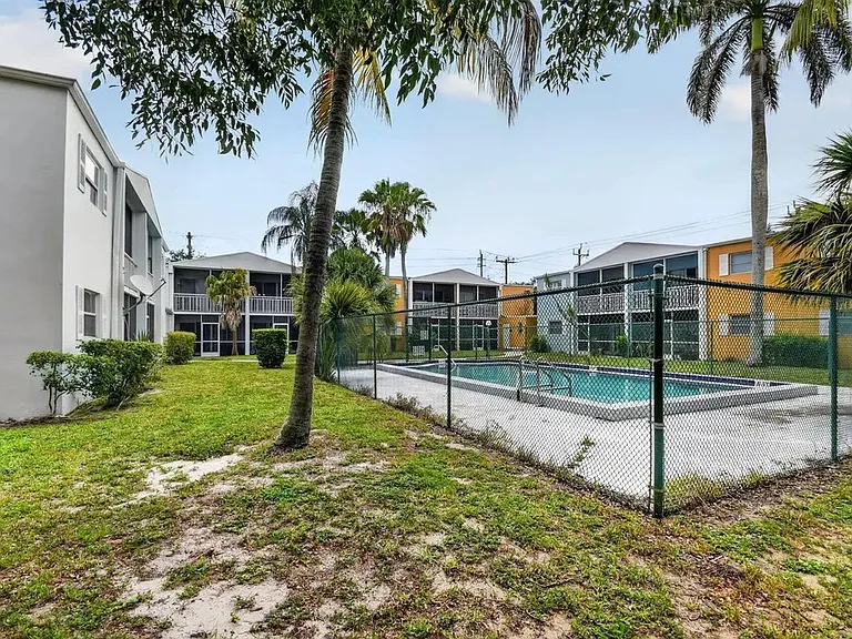 1501 Crescent Cir #C19-1 — Photo 11