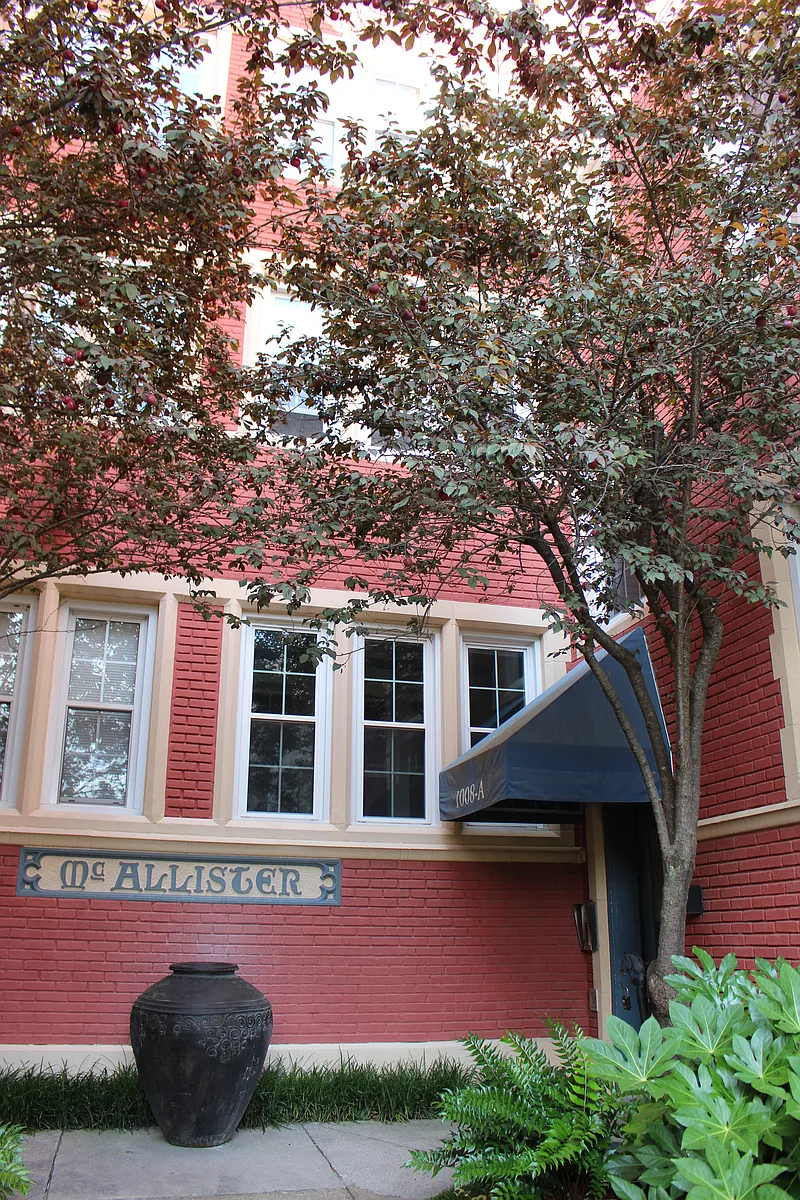 Building Photo - 1008 Westover Ave #301A