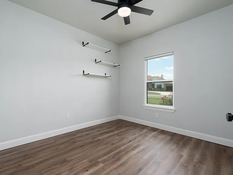 133 Bell St — Photo 37