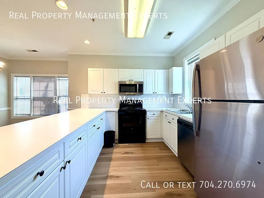Beautiful 2BR/2BA condo in Charlotte Near UNCC! — Photo 2