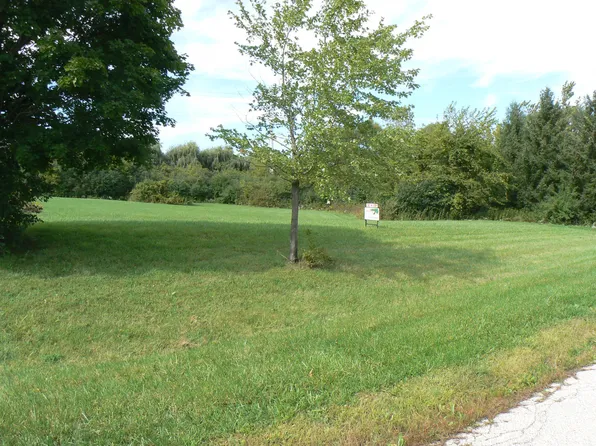 39 Squire Rd, Hawthorn Woods, IL 60047