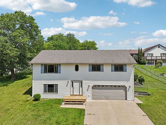 3rd image of 1922 Amanda Dr