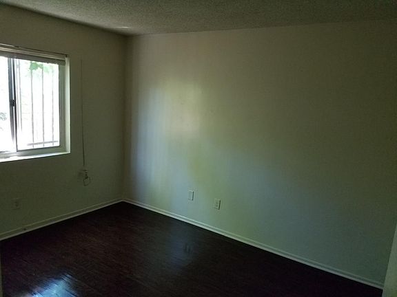 5th image of 606 W 16th St APT 4